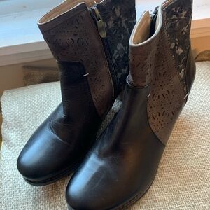 Elegant Black and Brown Women's Ankle Boots L’Artiste by spring step 7.5